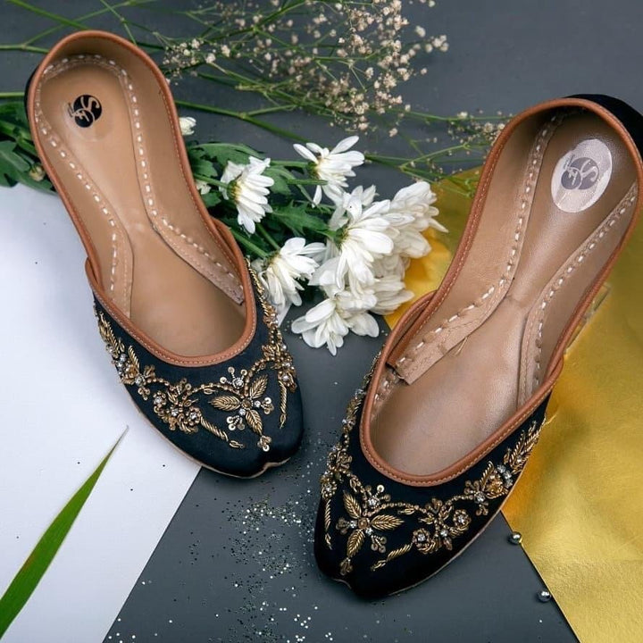 Winged Glory - Stunning Embellished Wedding Ballet Flats / Mojari / Khussa / Juti / Chaussures Plates Noires / Schwarz Brautschuhe Flach