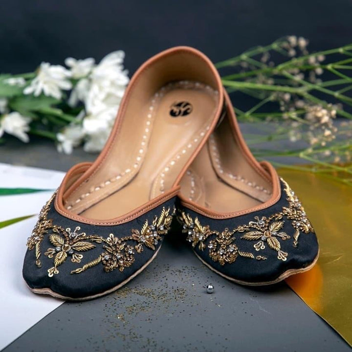 Winged Glory - Stunning Embellished Wedding Ballet Flats / Mojari / Khussa / Juti / Chaussures Plates Noires / Schwarz Brautschuhe Flach