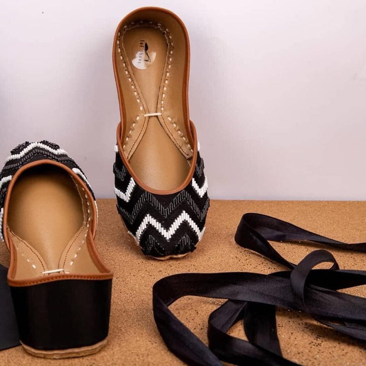 Chevron Insignia - Black Ballet Flats / Black Mojari / Black Khussa / Black Juti / Black Slip-ons / Schwarz Brautschuhe Flach