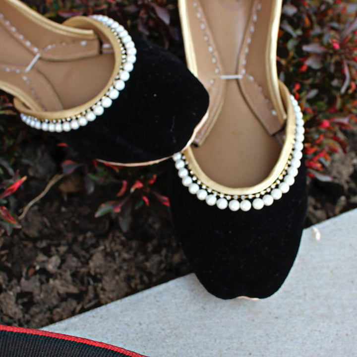 Velvet Elegance - Black Embellished Ballet Flats / Black Mojari / Black Khussa / Black Juti / Black Slip-ons / Schwarz Brautschuhe Flach
