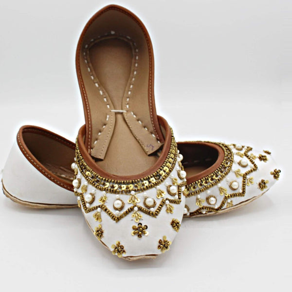 Swirly White - Stunning White Embellished Ballet Flats / White Mojari / White Khussa / White Juti / White Slip-ons / Brautschuhe Flach