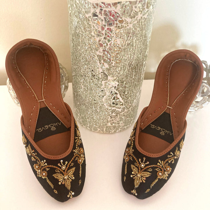 Winged Glory - Stunning Embellished Ballet Flats / Mojari / Khussa / Juti / Slip-ons / Chaussures Plates Noires / Schwarz Brautschuhe Flach