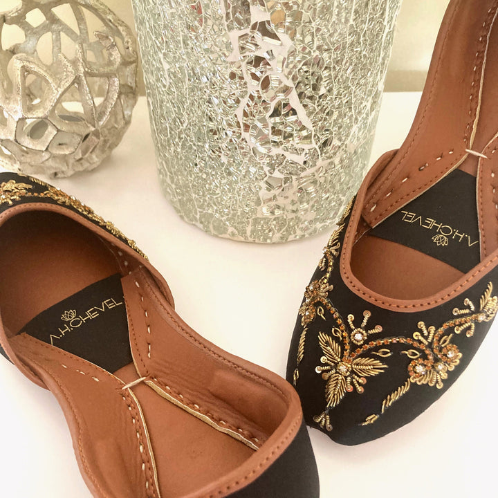 Winged Glory - Stunning Embellished Ballet Flats / Mojari / Khussa / Juti / Slip-ons / Chaussures Plates Noires / Schwarz Brautschuhe Flach