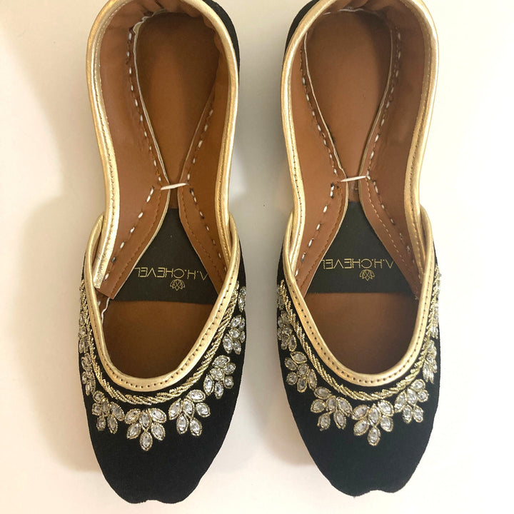 Kundan Finery - Embellished Black Ballet Flats / Black Mojari / Black Khussa / Black Juti / Black Slip-ons / Schwarz Brautschuhe Flach