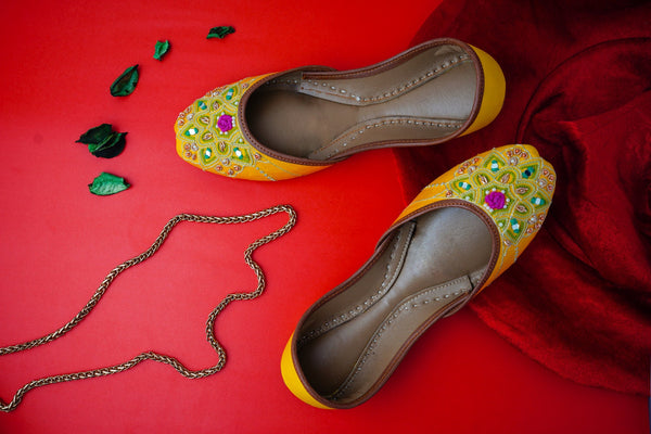 Amber Exuberance | Handcrafted Pakistani Ballet Flats with Vibrant Sindhi Embroidery - Mojari, Juti, Khussa - Pagarkhi in Amber Yellow