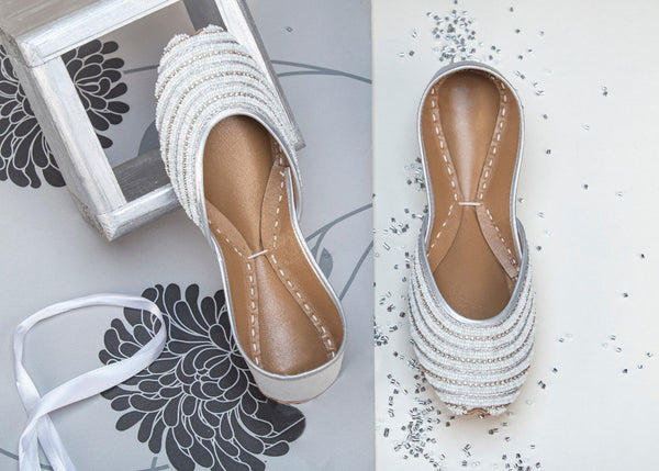 Abrazo De Plata - White And Silver Embellished Handmade Women Juttis