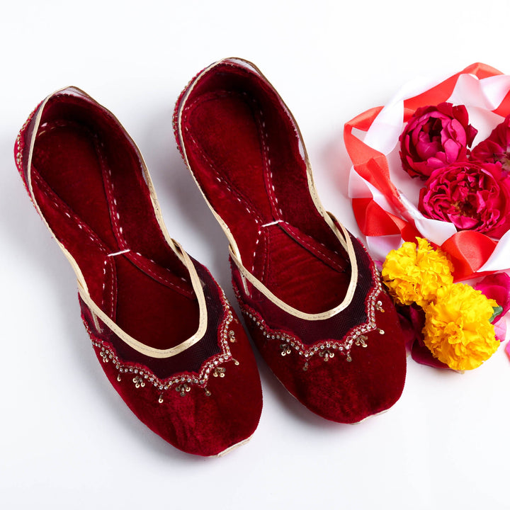 Elegant Plush - Red Velvet Women Flat Shoes Red Mojari Red Khussa Red Juti Red Slip-ons Brautschuhe Flach Red Women Ballet Flats